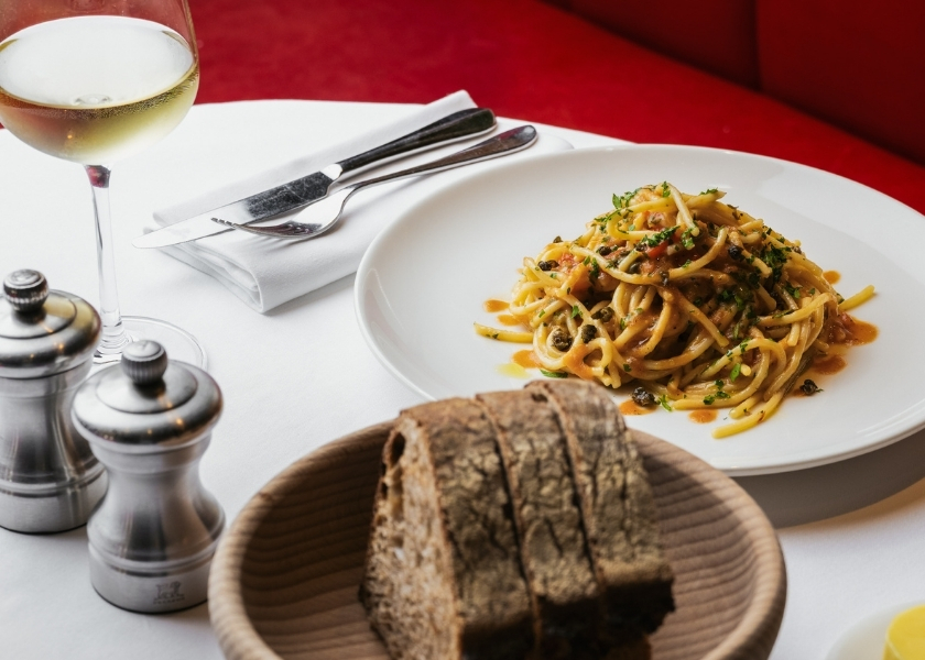 Spaghetti, San Marzano, sweet peppers & capers
